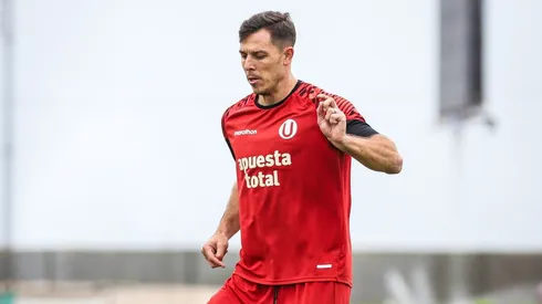 Diego Churín en el entrenamiento de Universitario.