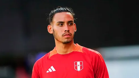 Erick Noriega jugando en la Selección Peruana.