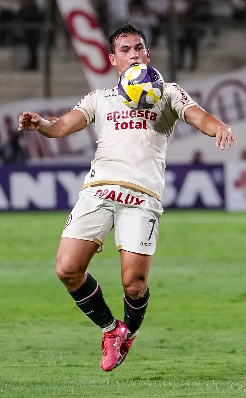 Jairo Vélez deja la Universidad César Vallejo por Universitario. (Foto: X).