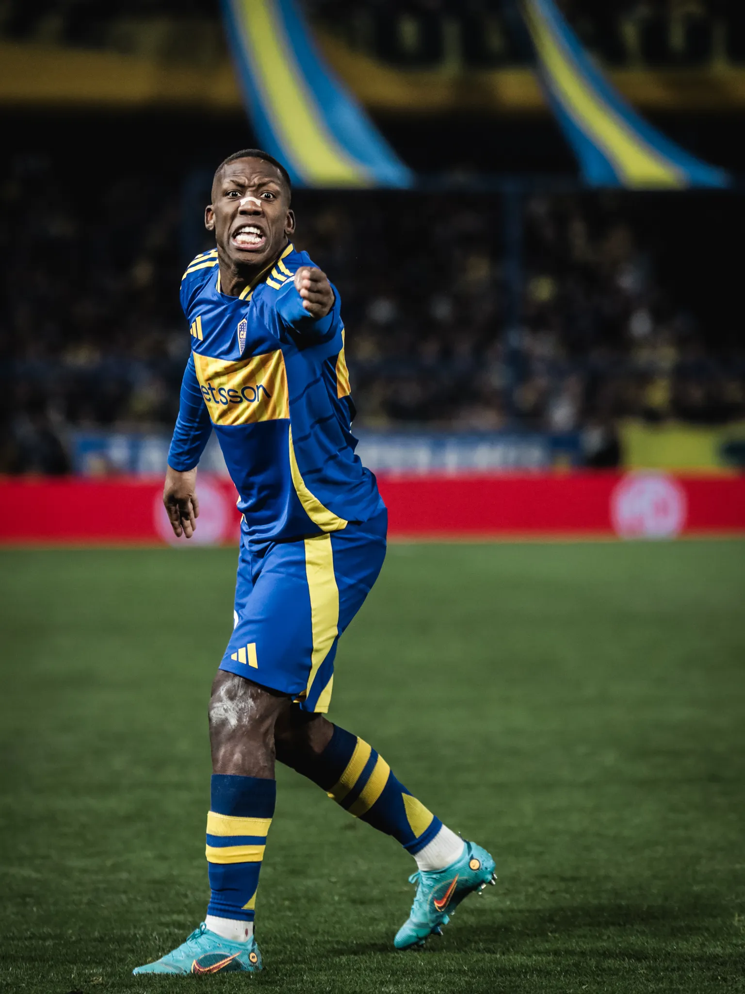 Luis Advíncula jugando en Boca Juniors. (Foto: X).