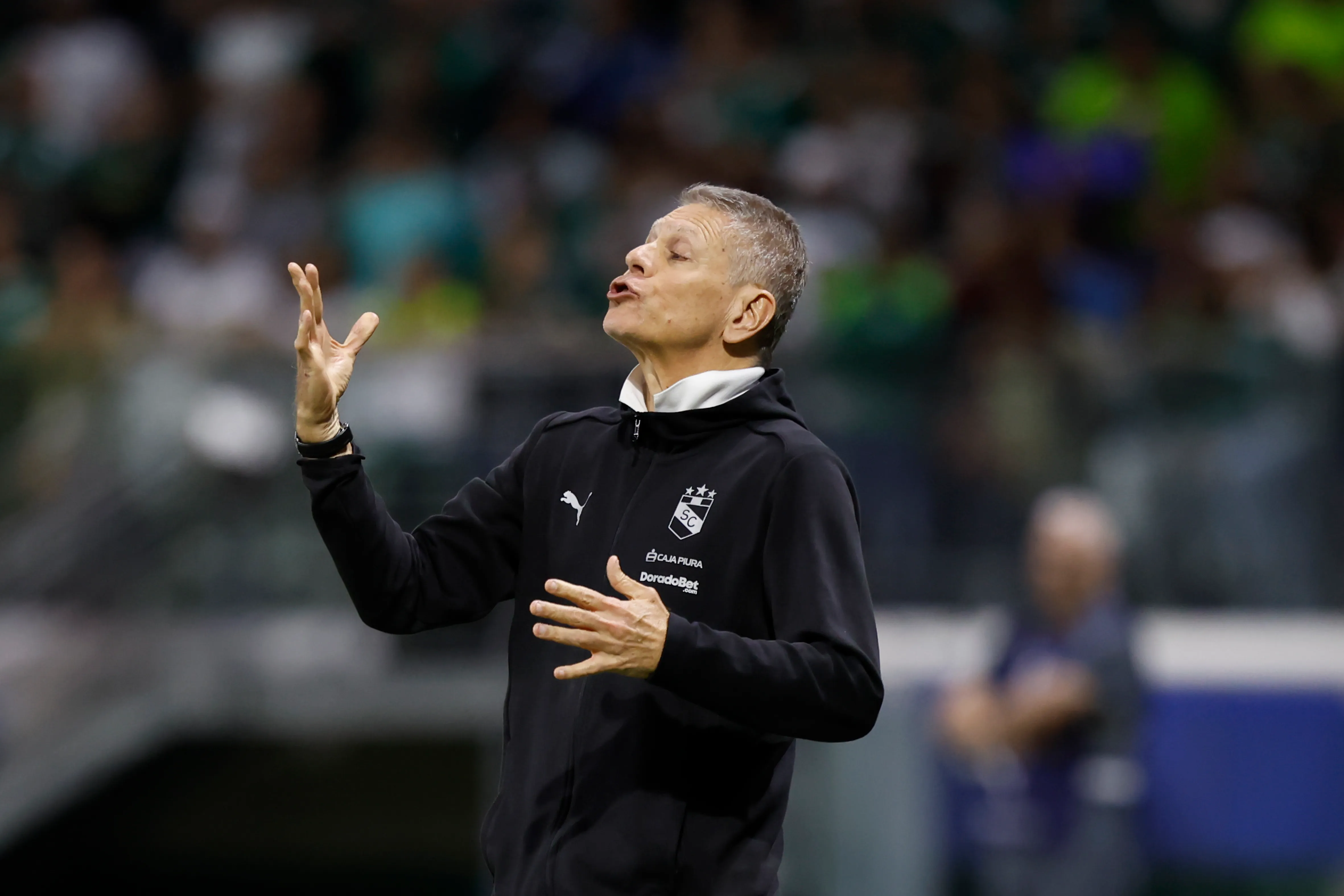 Paulo Autuori dirigiendo en Sporting Cristal por la Copa Libertadores. (Photo by Miguel Schincariol/Getty Images)