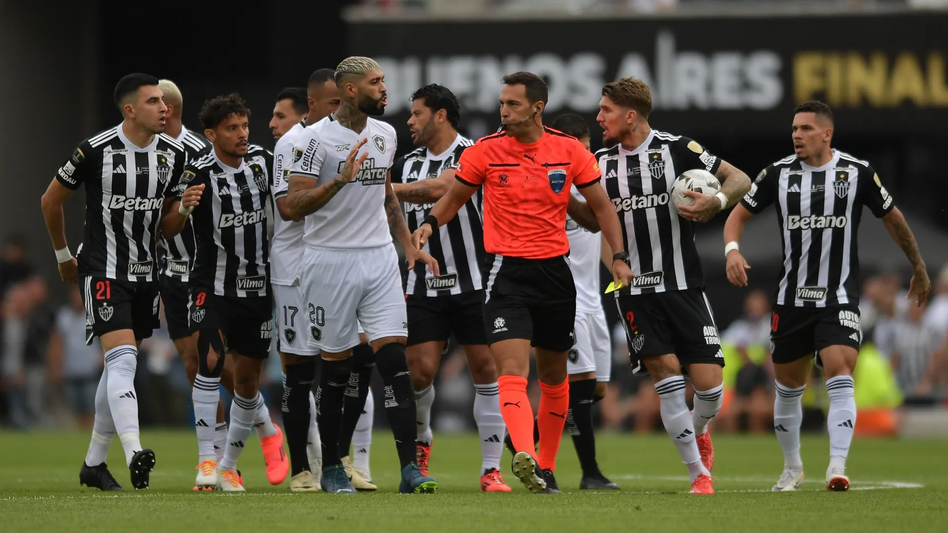 Facundo Tello fue el último árbitro de una final de Libertadores en 2024 (Getty Images).