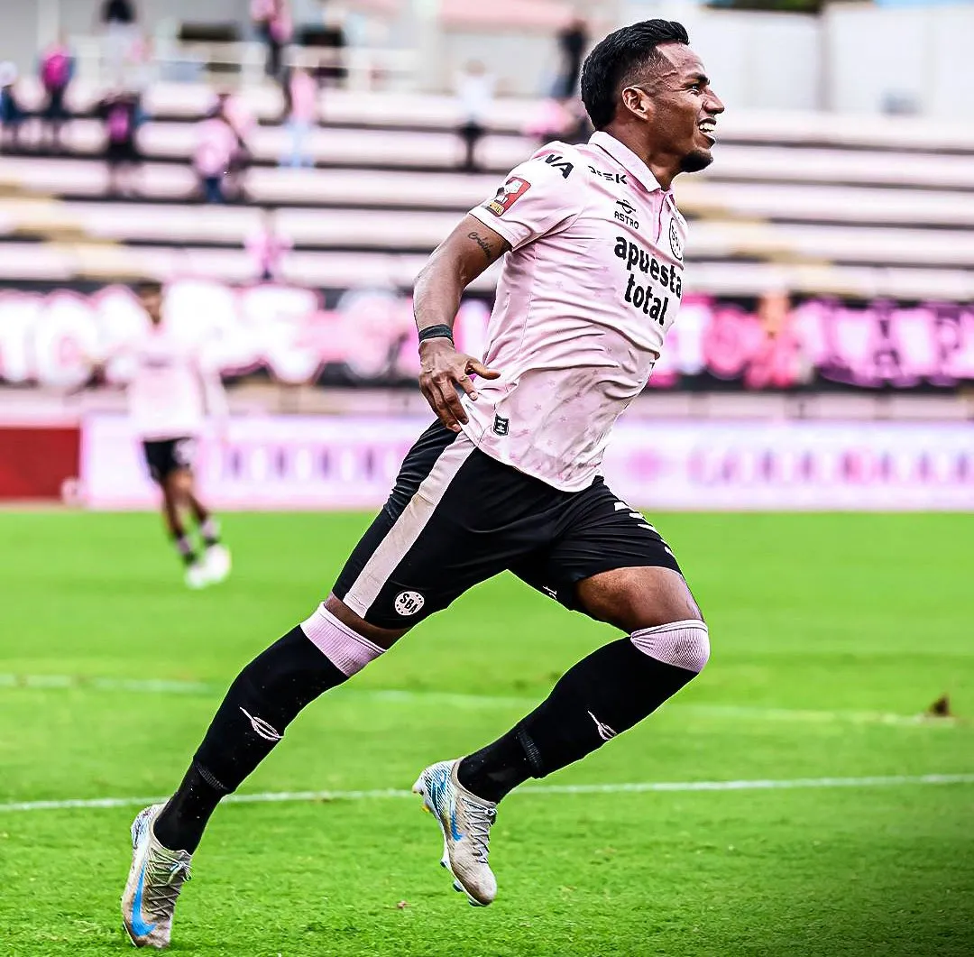 Cristian Carbajal jugando en Sport Boys. (Foto: X).