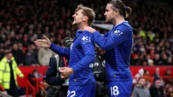 Dewsbury-Hall, junto a Grealish, el festejo por el gol del triunfo de Everton en Old Trafford.