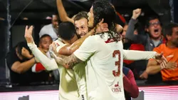 Jugadores de Universitario celebrando.