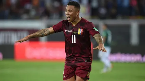 Darwin Machís con camiseta de Venezuela.