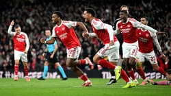 Jugadores de Arsenal celebrando.