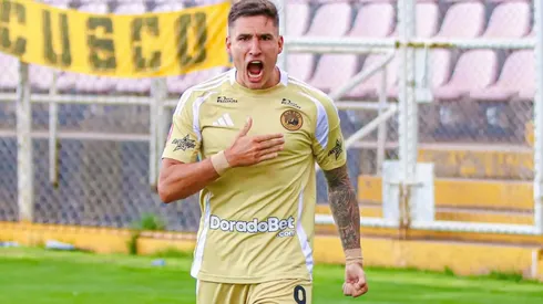 Facundo Callejo con camiseta de Cusco FC.