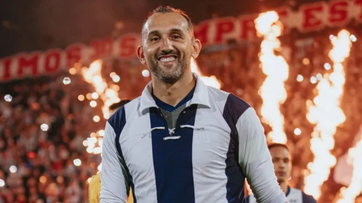 Hernán Barcos podría fichar por este club grande de la Liga 1.