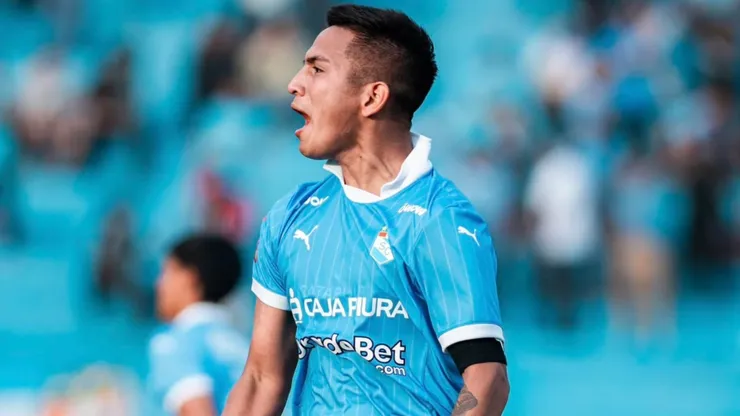 Martín Távara con camiseta de Sporting Cristal.