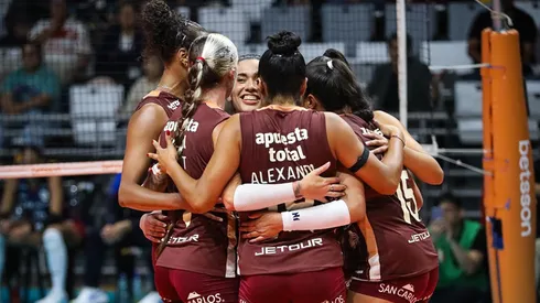 Universitario celebrando.