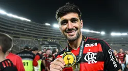 De Arrascaeta festejando el título de Flamengo.
