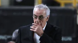 Jorge Fossati ya no es más el entrenador de Universitario.