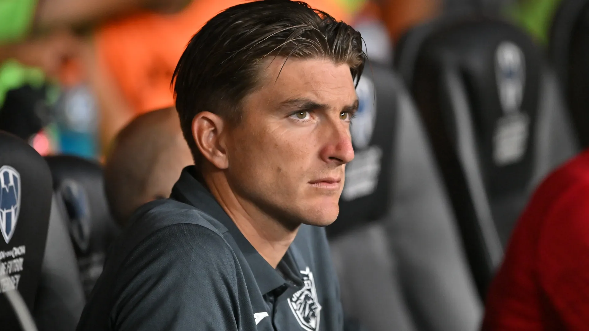 Martín Varini, en el banco de suplentes de FC Juárez (Getty Images).