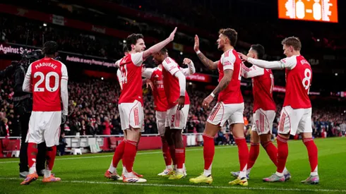 Jugadores de Arsenal celebrando.