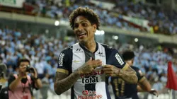 Paolo Guerrero con camiseta de Alianza Lima.