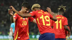 Pedri junto a Lamine Yamal, figuras de España.