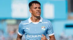Santiago González con camiseta de Sporting Cristal.