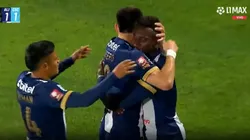 Eryc Castillo y su abrazo con Cantero y Huamán tras el gol ante Cristal.
