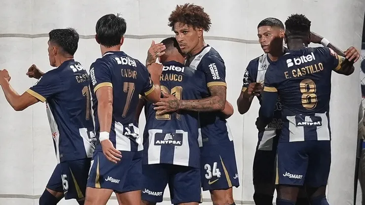 Jugadores de Alianza Lima celebrando.