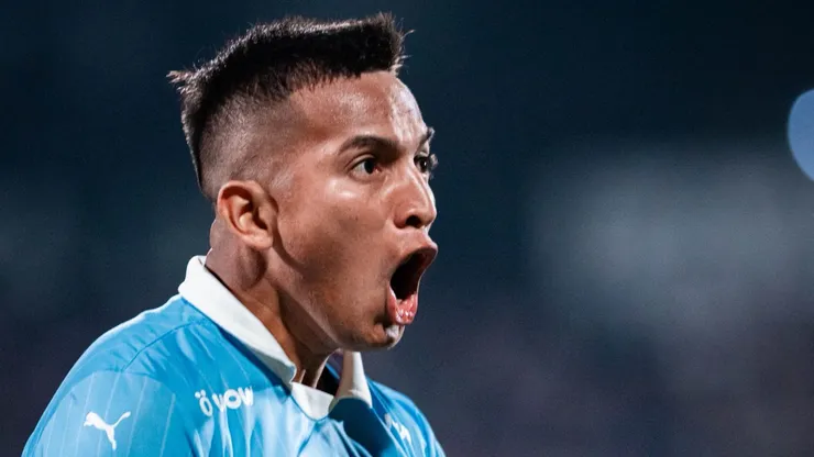Martín Távara con camiseta de Sporting Cristal.