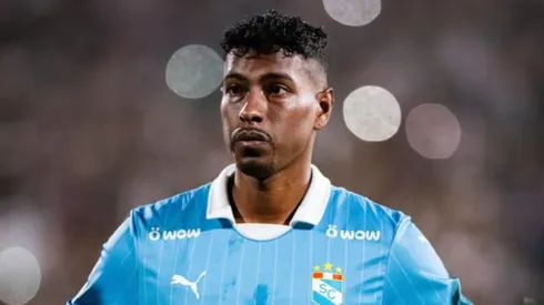 Miguel Araujo con camiseta de Sporting Cristal.