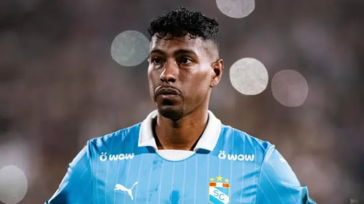Miguel Araujo con camiseta de Sporting Cristal.