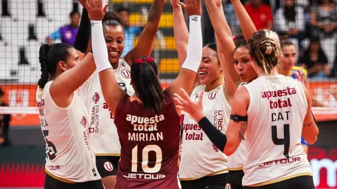 Universitario de Deportes celebrando.