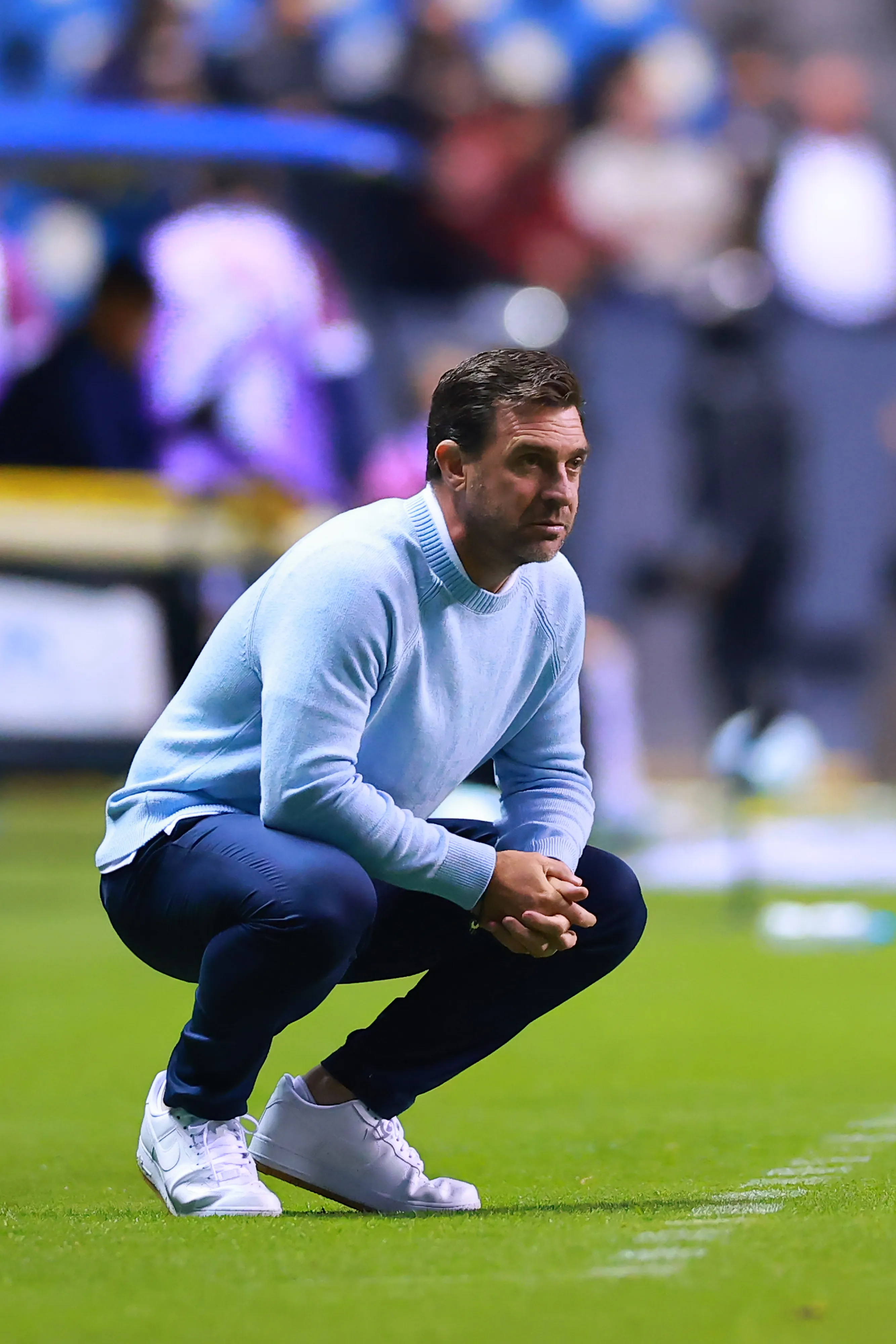 Pablo Guede dirigiendo hace poco en Puebla de la Liga MX. (Photo by Hector Vivas/Getty Images)