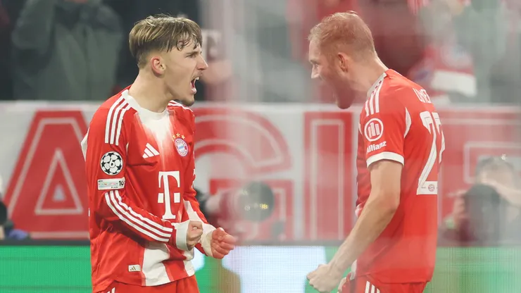 Lennart Karl y su grito de gol junto a Konrad Laimer.