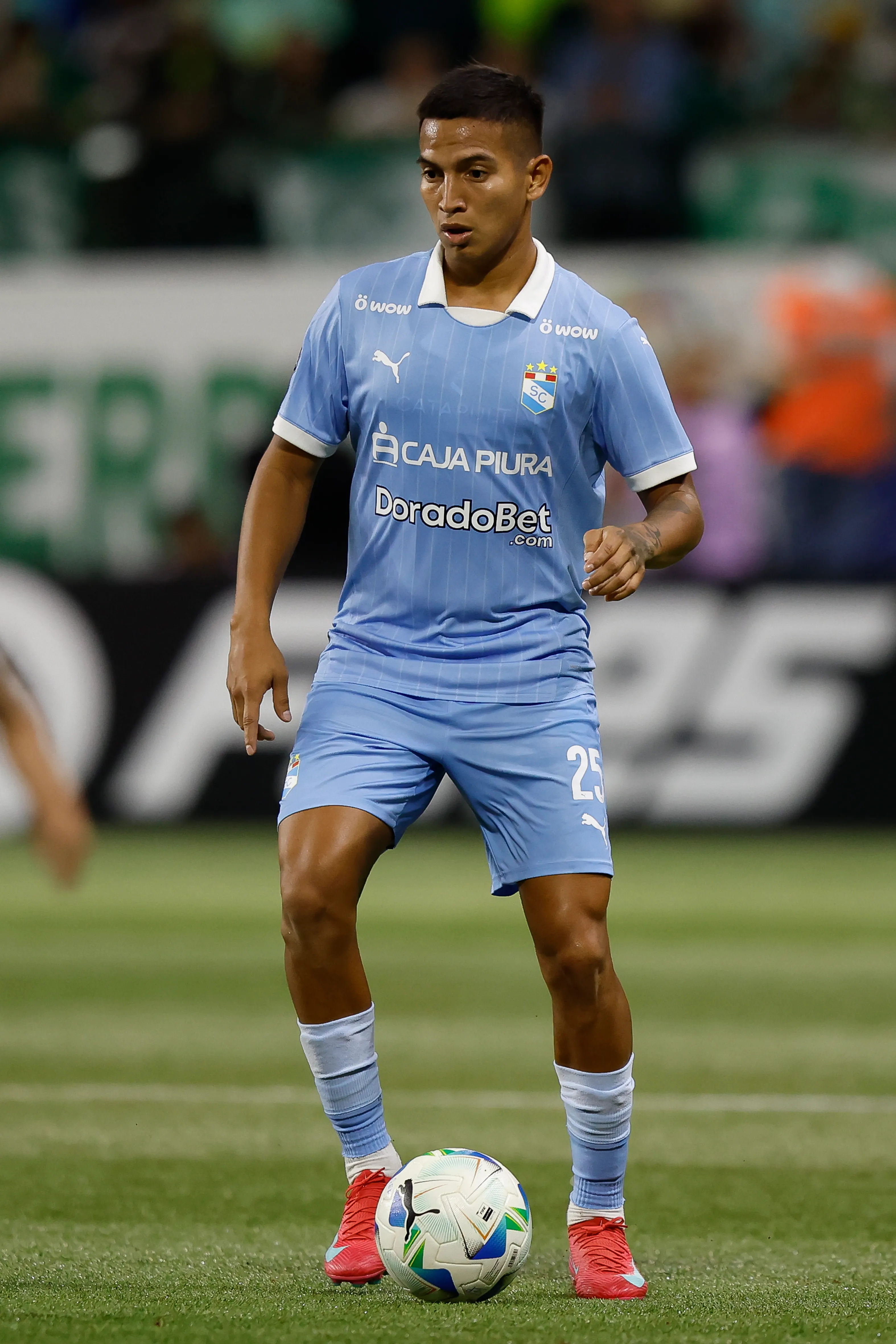 Martin Tavara jugando en Sporting Cristal la Copa CONMEBOL Libertadores 2025 ante Palmeiras.  (Photo by Miguel Schincariol/Getty Images)