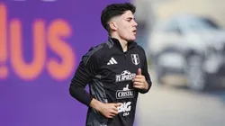 Felipe Chávez entrenando en Videna.