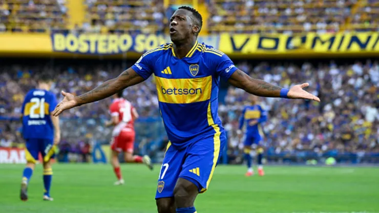 Luis Advíncula con camiseta de Boca Juniors.