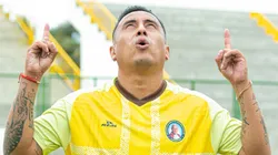 Christian Cueva con camiseta de Juan Pablo II.