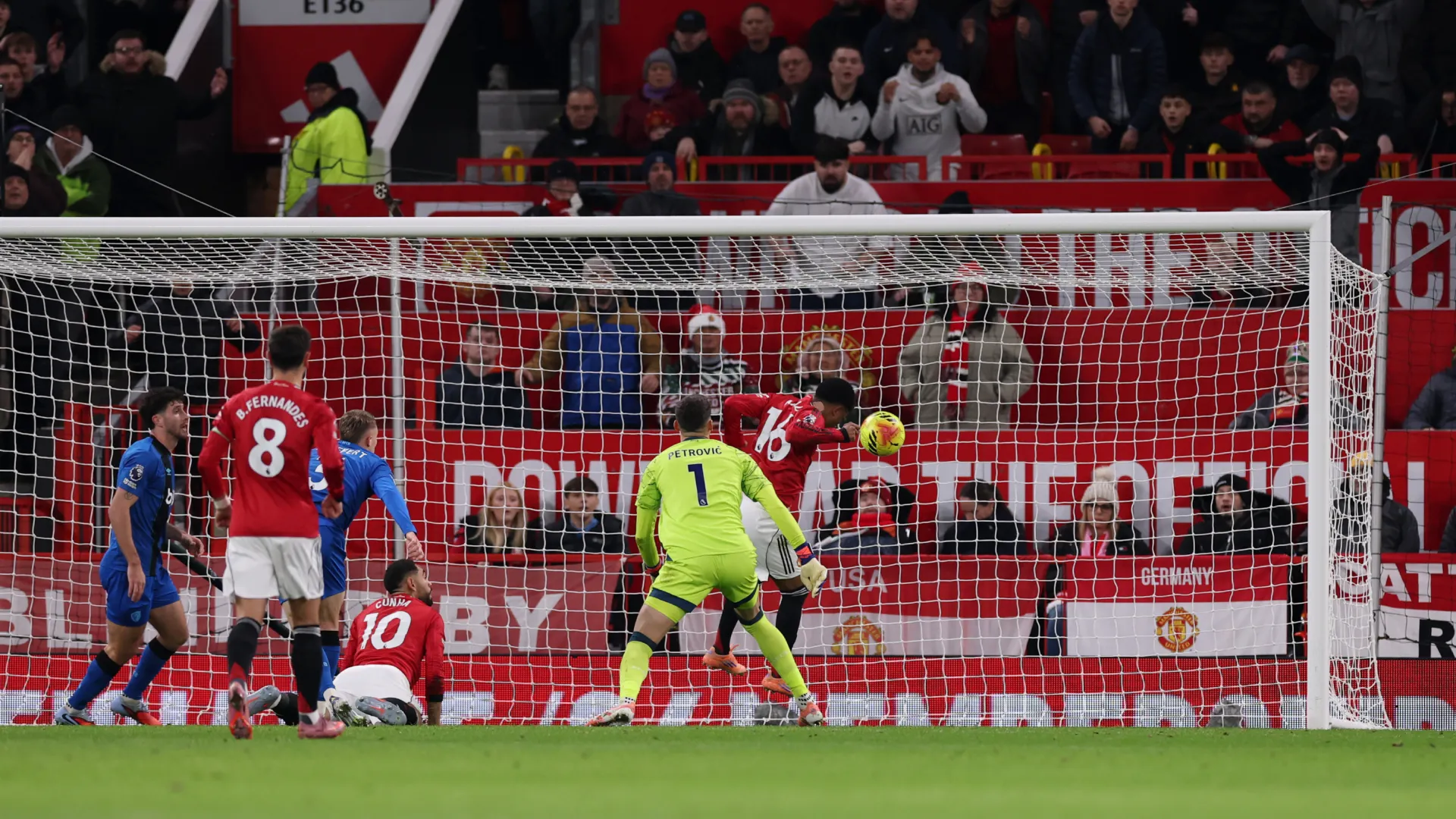 Amad Diallo empujó el balón a gol para el 1-0 del Manchester United (Getty Images).
