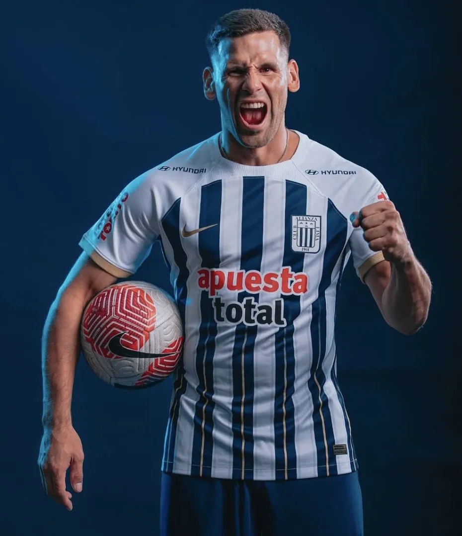 Guillermo Enrique en su presentación con Alianza Lima. (Foto: X).
