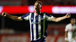 Federico Girotti celebrando.