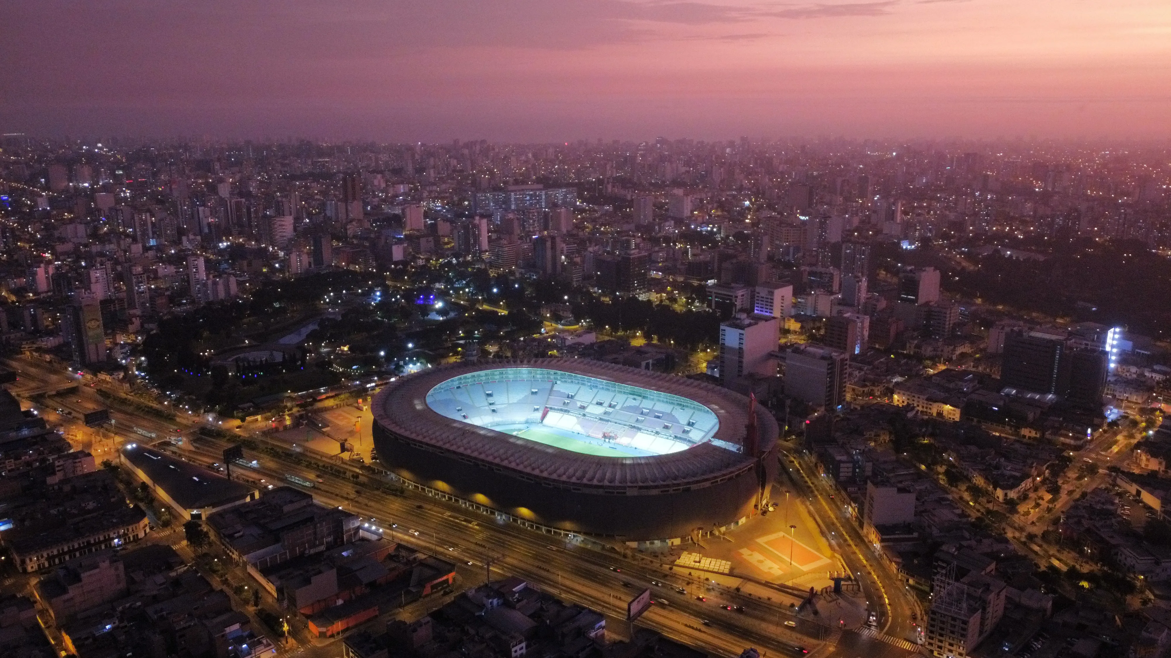 Así se ve el Estadio Nacional de Peru donde juega La Bicolor. (Photo by Leonardo Fernandez/Getty Images)