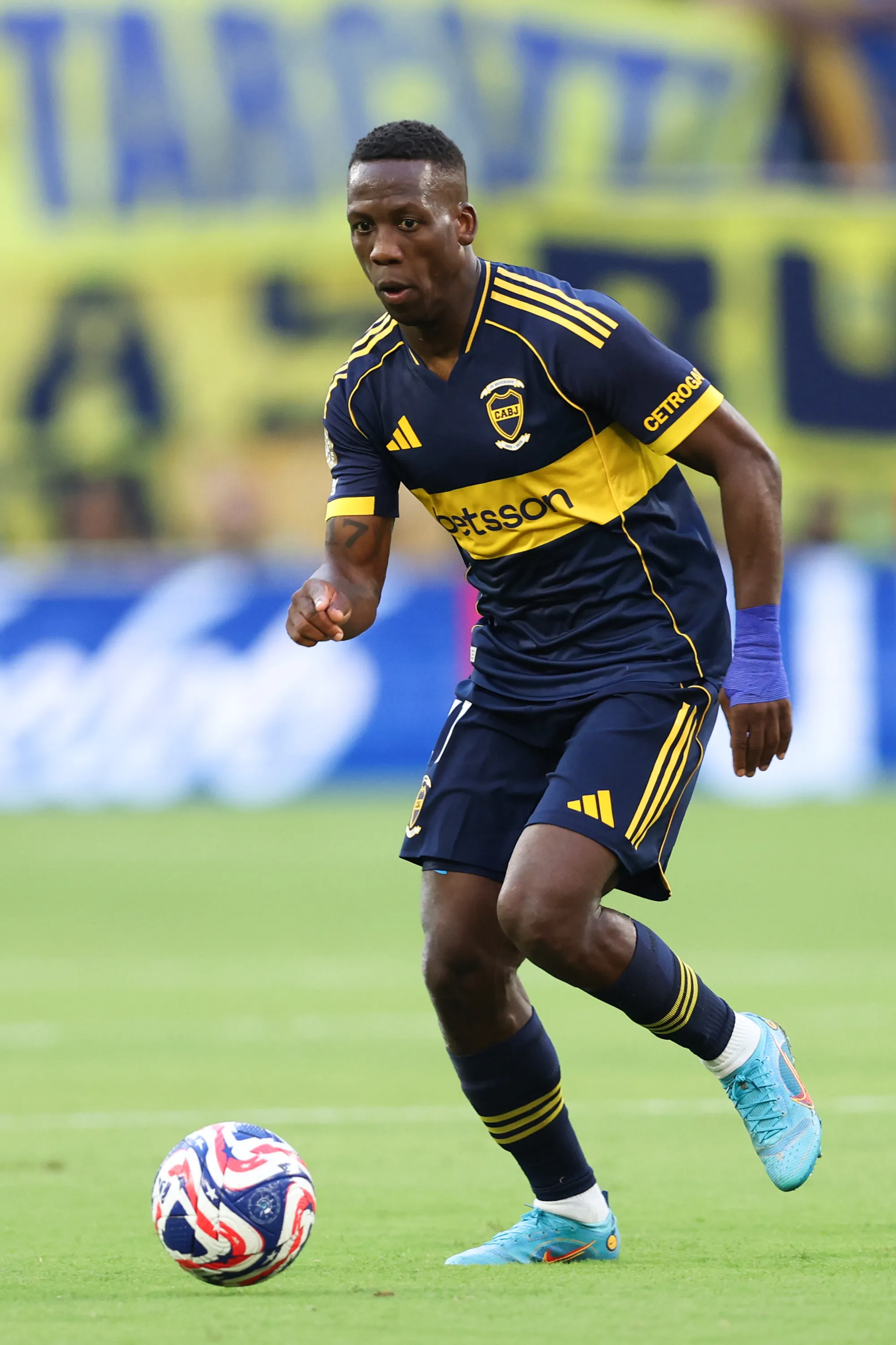 Luis Advincula jugando en Boca Juniors en el Hard Rock Stadium. (Photo by Megan Briggs/Getty Images)