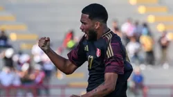 Piero Magallanes celebrando su gol con Perú.