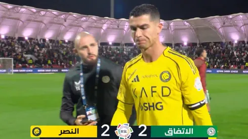 Cristiano Ronaldo se lamenta por el empate final entre Al Nassr y Al Ettifaq.