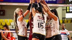 Jugadoras de Universitario de Deportes celebrando.