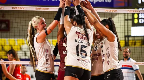 Jugadoras de Universitario de Deportes celebrando.