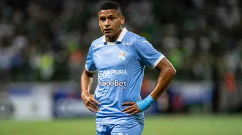 Fernando Pacheco con camiseta de Sporting Cristal.