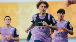 Paolo Guerrero entrenando con sus compañeros en Alianza Lima.