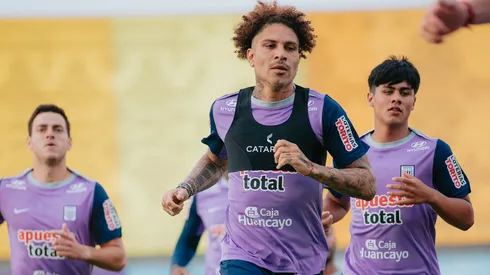 Paolo Guerrero entrenando con sus compañeros en Alianza Lima.