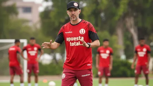 Javier Rabanal dando instrucciones.