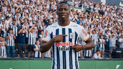Luis Advíncula con camiseta de Alianza Lima.