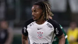 André Carrillo, con cara de asombro en Corinthians.