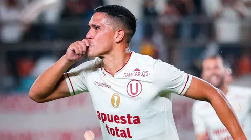 Yuriel Celi jugando en Universitario.